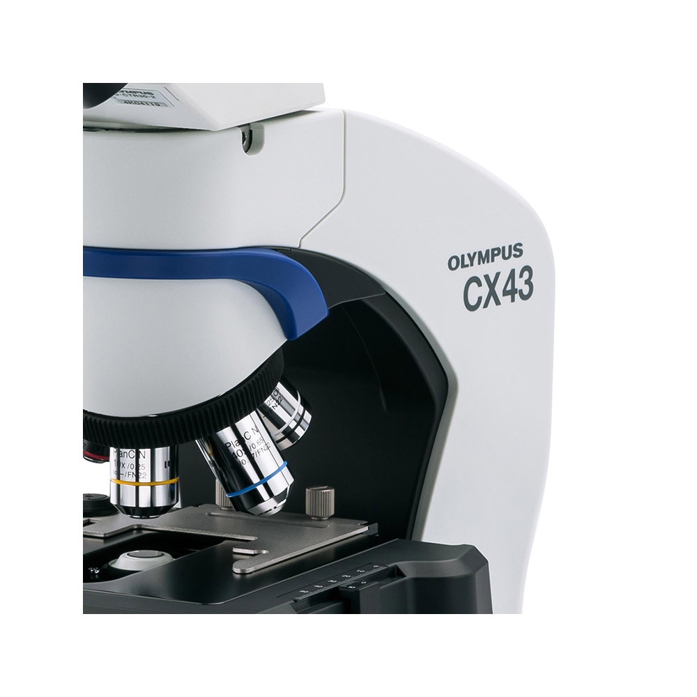 Die Lieferung erfolgt mit Plan-Achromat-Objektiven in 4x, 10x, 40x und 100x Vergrößerung Olympus CX43 Fluoreszenz-Mikroskop