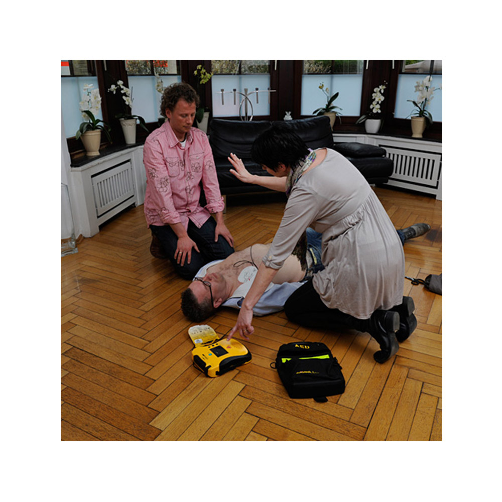 Sprachansagen und Video-Animationen leiten durch den Defibrillationsvorgang AED LifeLine View Defibrillator